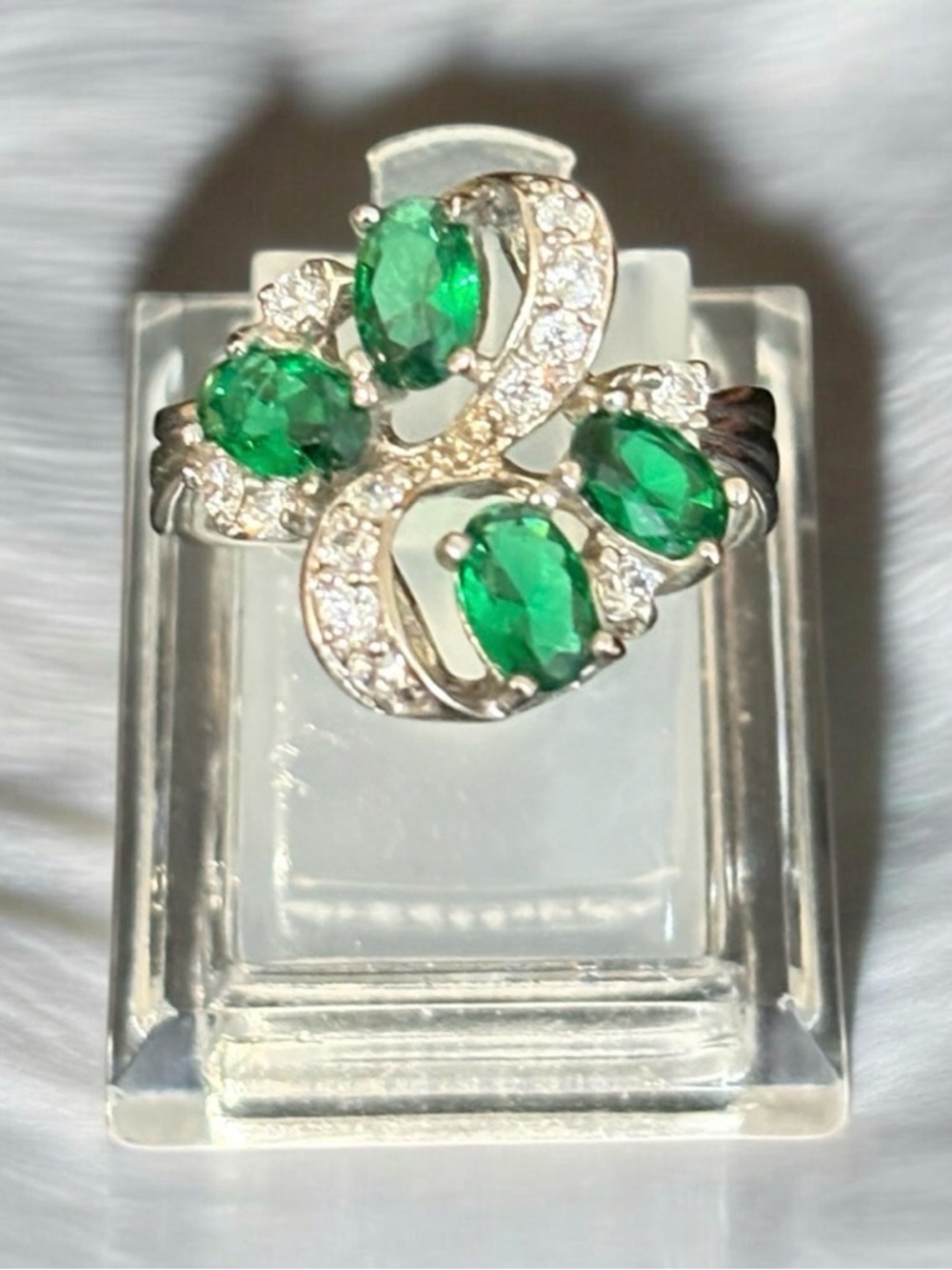 Emerald Green Oval Cluster Ring - Classic Women's Jewelry